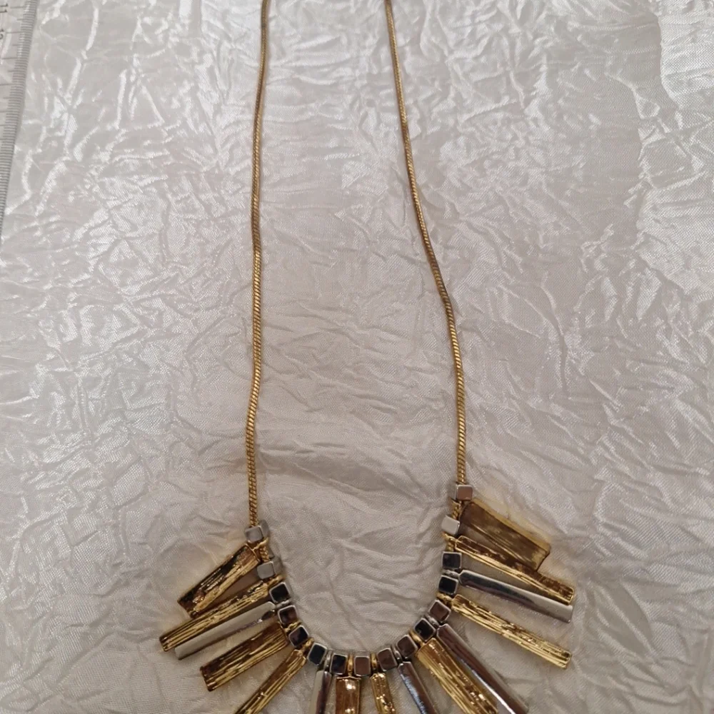 Vtg Liz Claiborne Two Tone Fringe Fan Drop Statement Necklace 18-20" G &S Tone - Picture 3 of 6